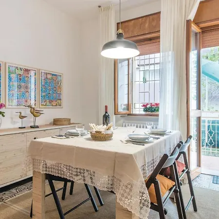 2 Bedroom Lovely In *