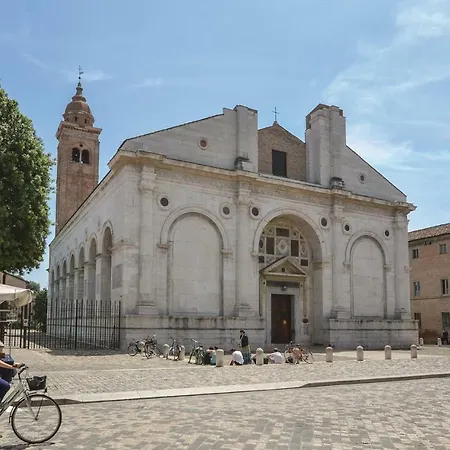 2 Bedroom Lovely In *